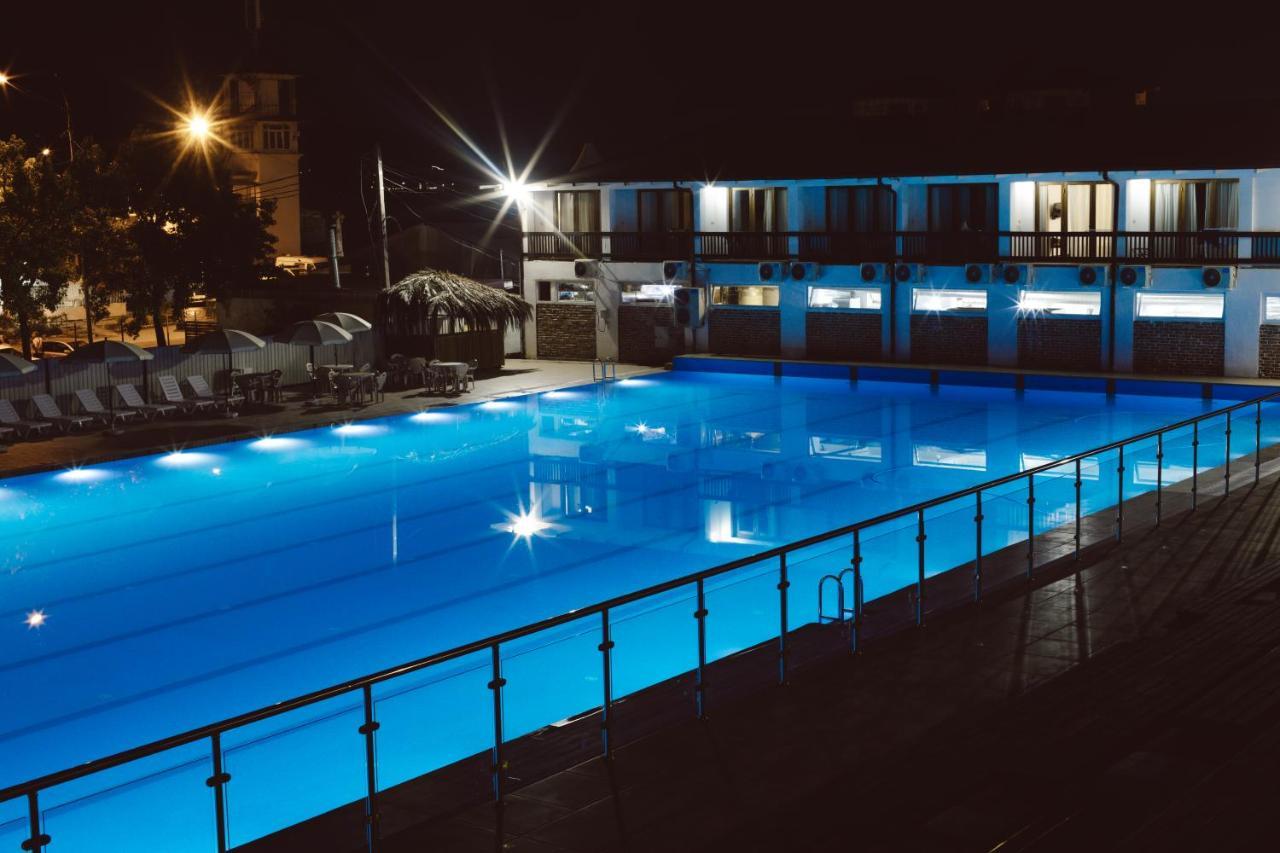 Dem Hotel Sukhumi Eksteriør billede