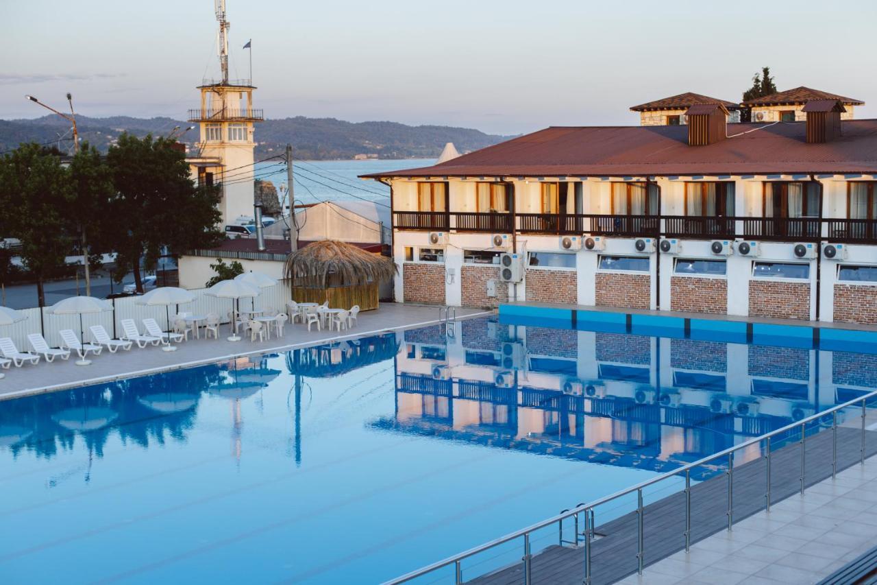 Dem Hotel Sukhumi Eksteriør billede