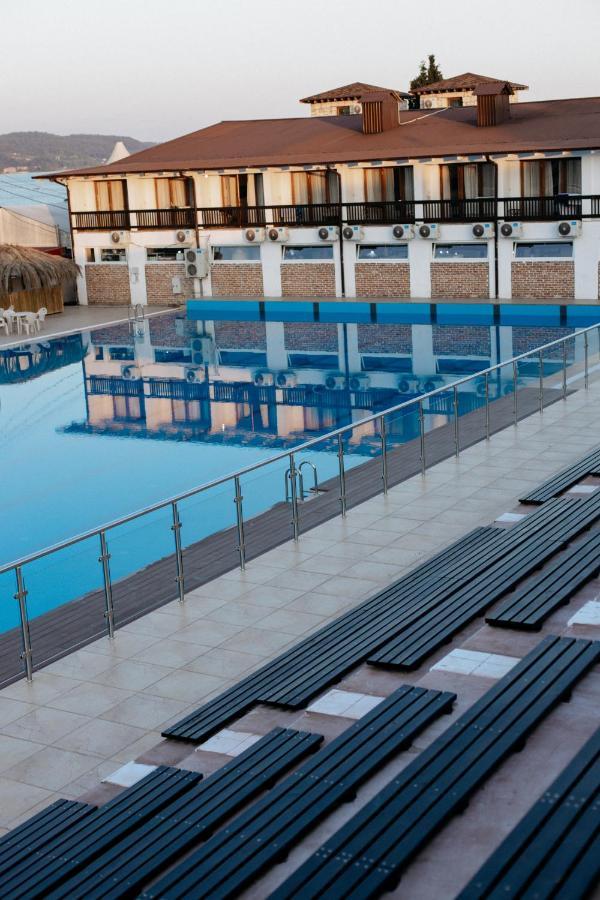 Dem Hotel Sukhumi Eksteriør billede