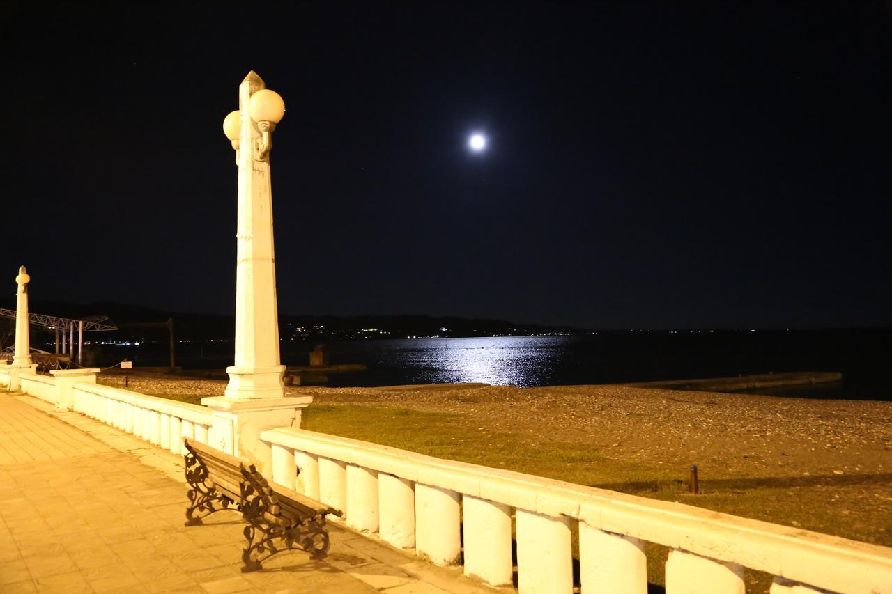 Dem Hotel Sukhumi Eksteriør billede