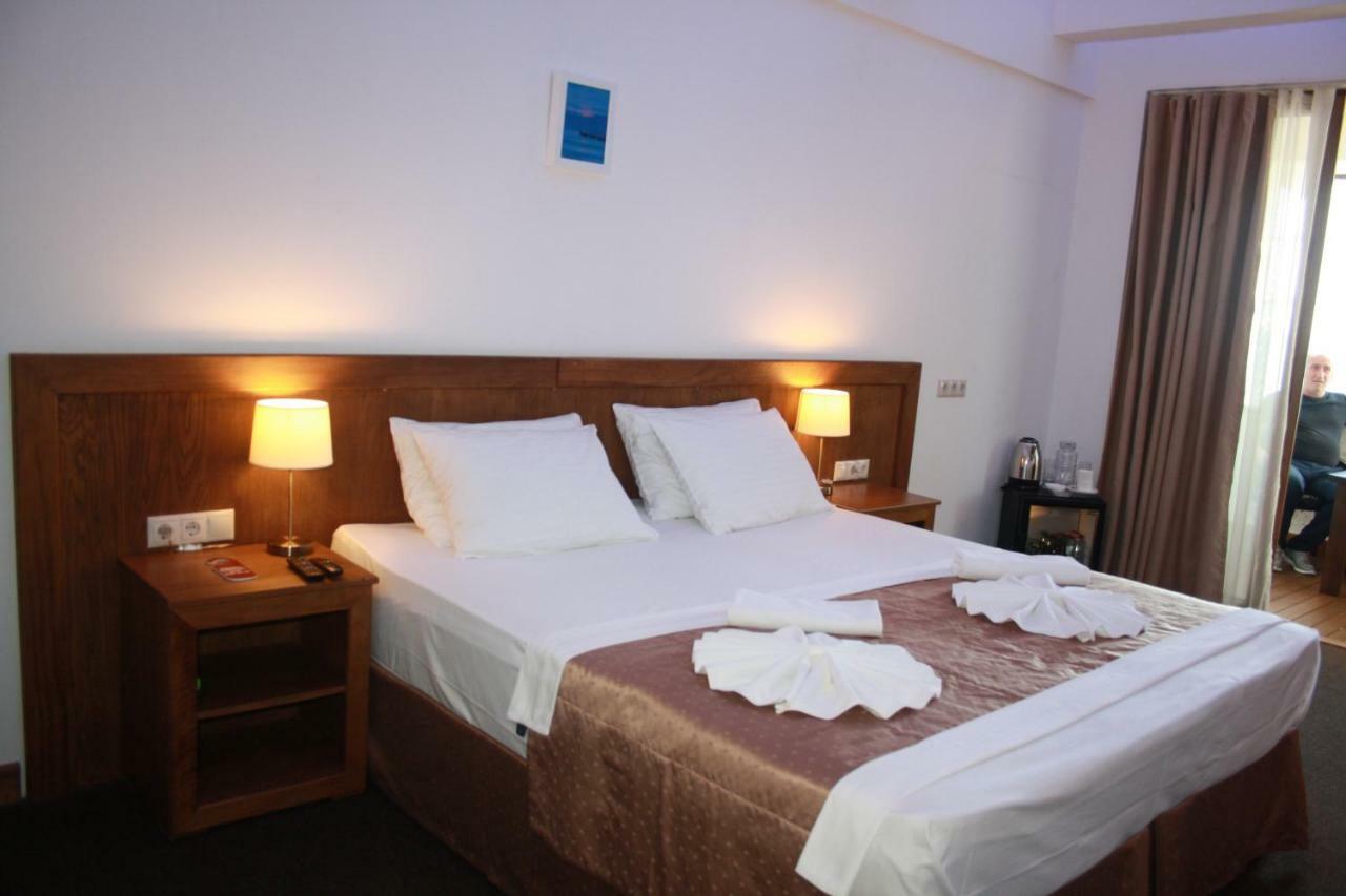 Dem Hotel Sukhumi Eksteriør billede